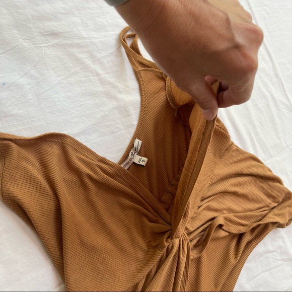 Express One Eleven Gold Ribbed Twist Front Top Size M - Picture 6 of 11